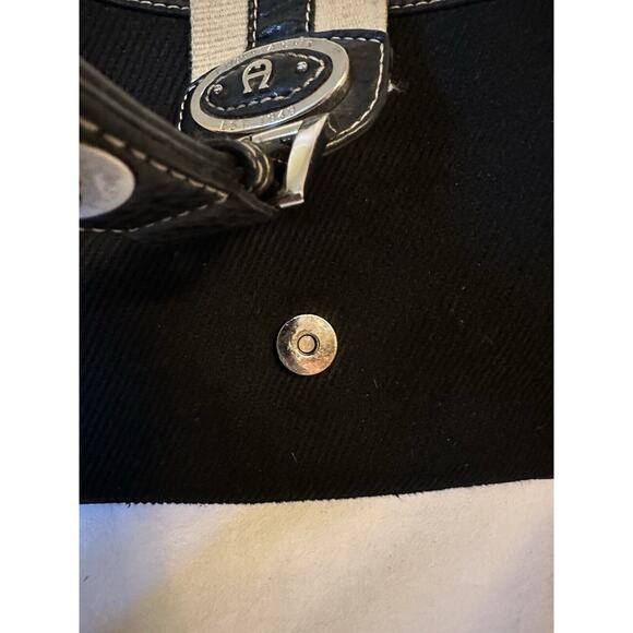 Vintage Etienne Aigner Black Purse - Picture 3 of 13